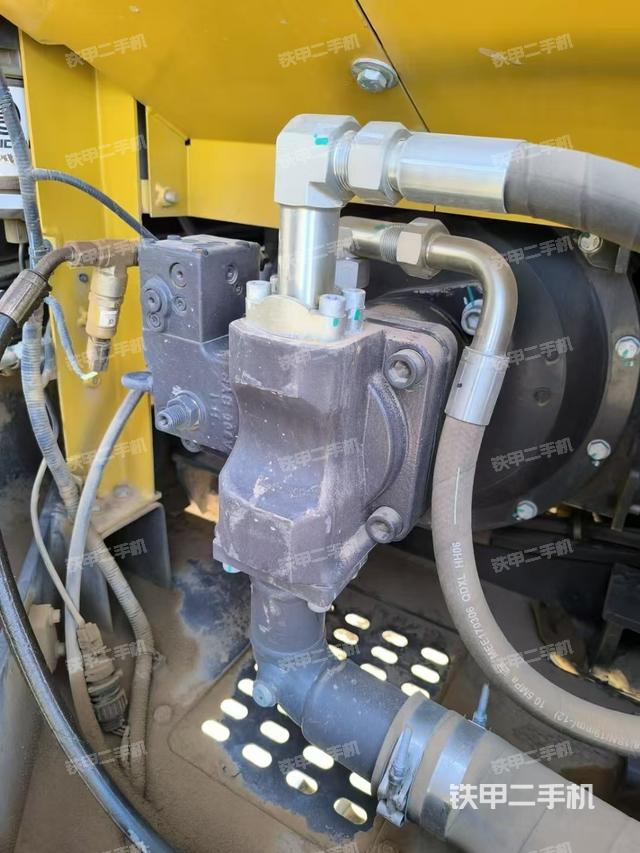 液壓泵艙室正面整體（整機(jī)外觀）