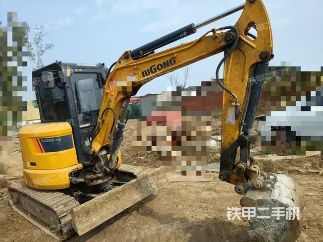 駕駛室頂部(整機(jī)外觀) 駕駛室頂部(整機(jī)外觀)