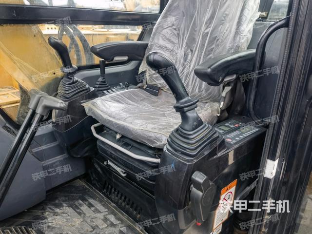 駕駛室整體（整機外觀）