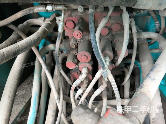 回轉(zhuǎn)馬達和主控閥（整機外觀）