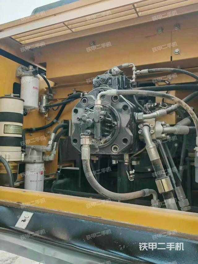 液壓泵艙室正面整體(整機(jī)外觀) 液壓泵艙室正面整體(整機(jī)外觀)