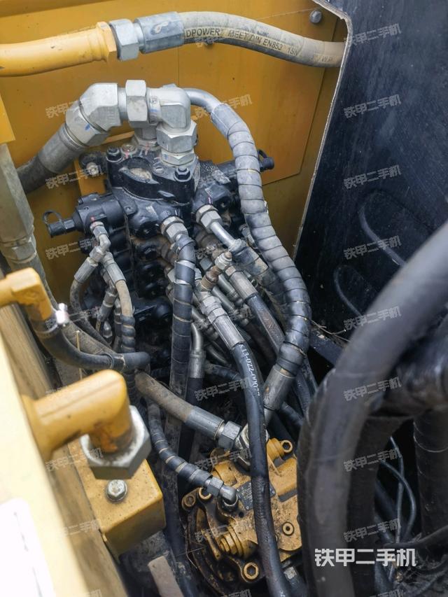 回轉(zhuǎn)馬達和主控閥（整機外觀）