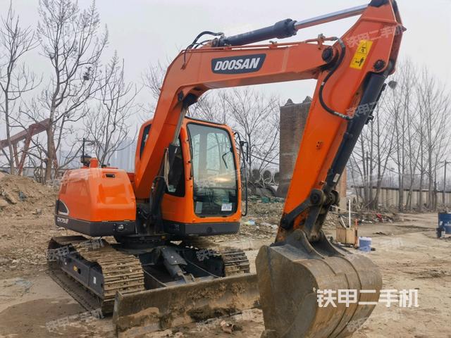 駕駛室頂部（整機外觀）