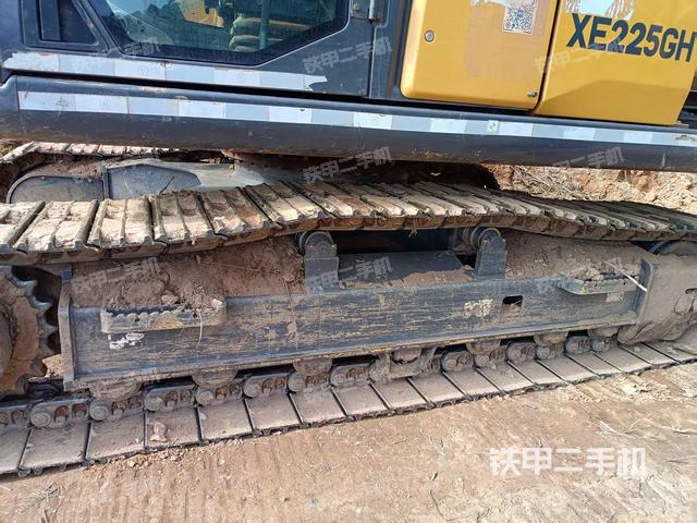 單側(cè)履帶整體（整機(jī)外觀）