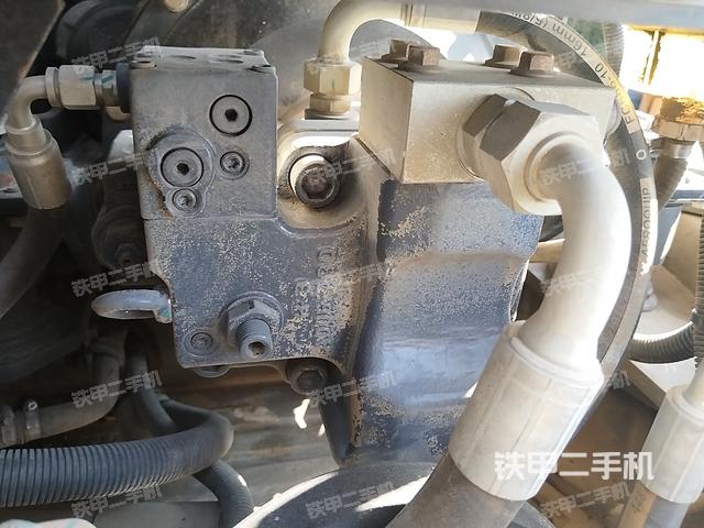 液壓泵艙室正面整體(整機(jī)外觀) 液壓泵艙室正面整體(整機(jī)外觀)