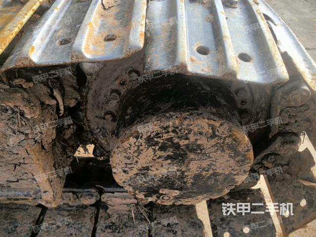 右驅(qū)動輪（行走機構(gòu)）