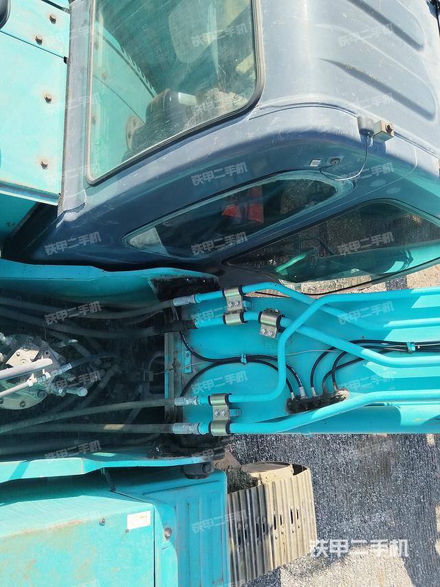 驾驶室顶部（整机外观）