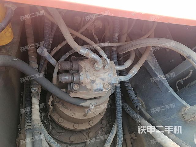 回转马达和主控阀（整机外观）