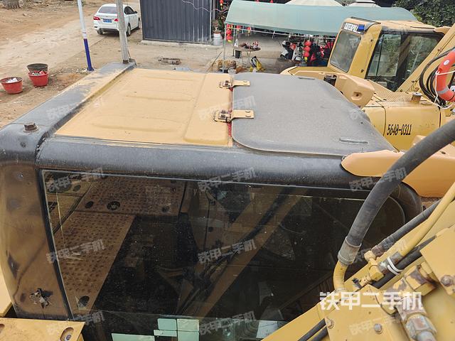 驾驶室顶部（整机外观）