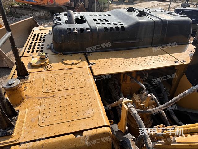 驾驶室顶部（整机外观）