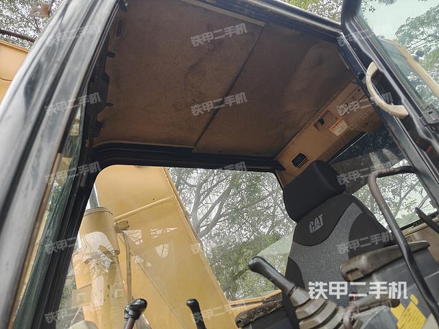 驾驶室顶部（整机外观）