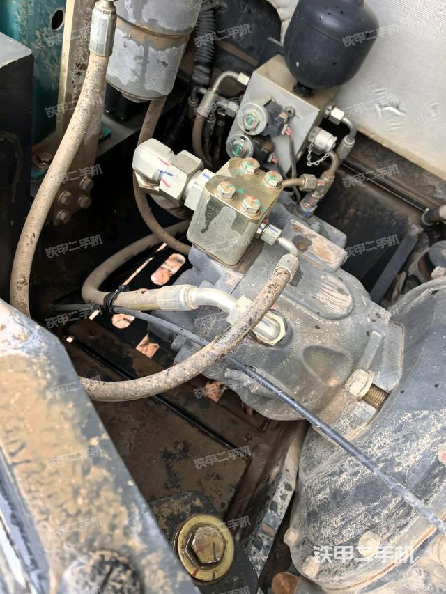 液壓泵艙室正面整體(整機(jī)外觀) 液壓泵艙室正面整體(整機(jī)外觀)