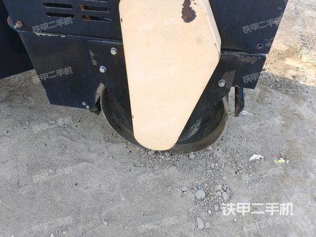 前車架正右側(cè)(壓路機(jī)前后車架) 前車架正右側(cè)(壓路機(jī)前后車架)
