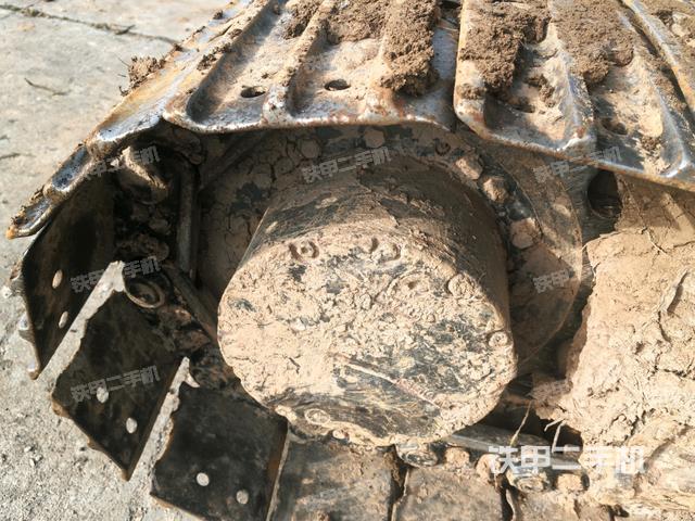 左驅(qū)動輪（行走機構(gòu)）