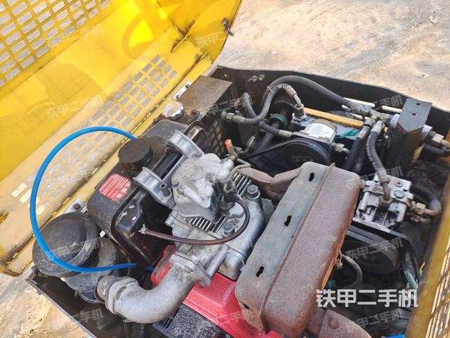 發(fā)動機(jī)右側(cè)全景(壓路機(jī)發(fā)動機(jī)艙) 發(fā)動機(jī)右側(cè)全景(壓路機(jī)發(fā)動機(jī)艙)