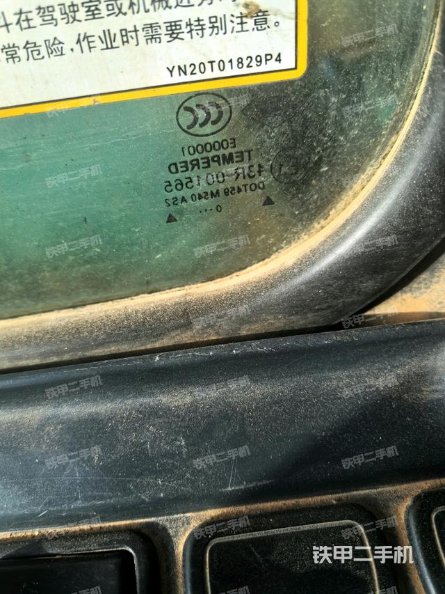 后窗玻璃角標（駕駛室部分）