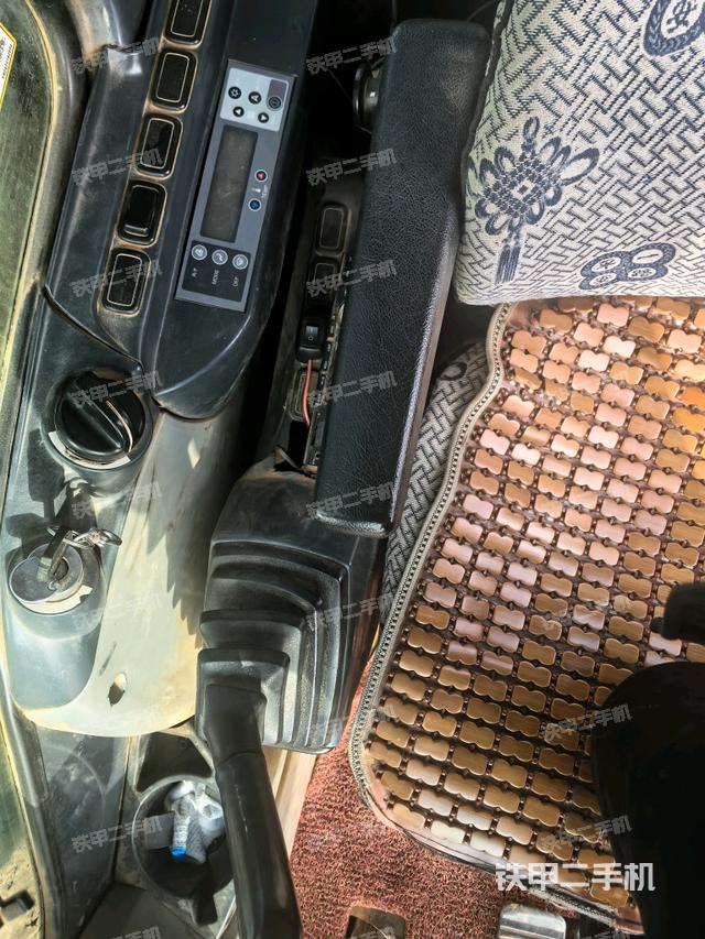 座椅右側(cè)控制臺/鑰匙門/油門/含右手柄（駕駛室部分）