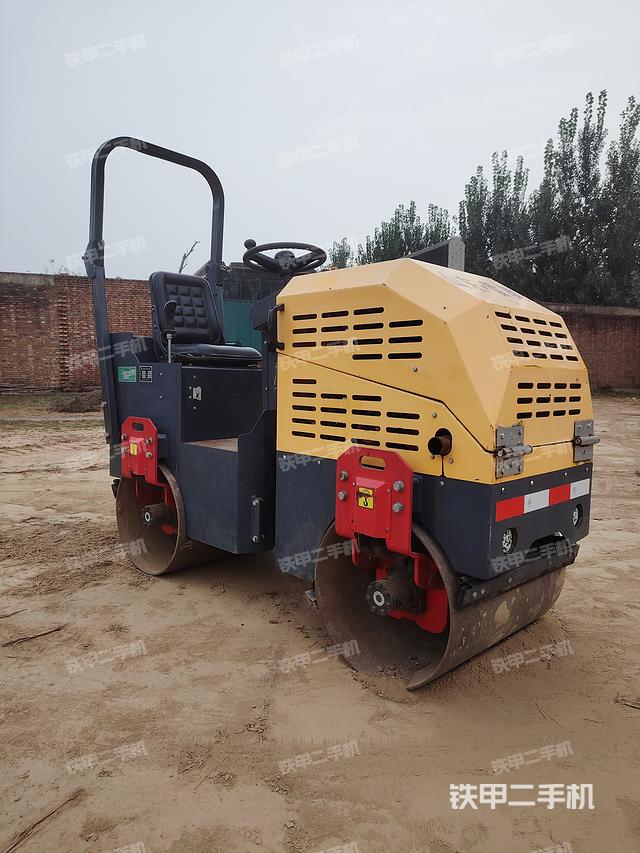 整機(jī)左側(cè)(設(shè)備外觀及核心部件) 整機(jī)左側(cè)(設(shè)備外觀及核心部件)