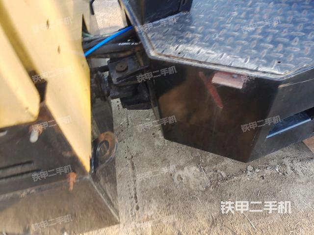 風(fēng)扇及皮帶(壓路機(jī)發(fā)動機(jī)艙) 風(fēng)扇及皮帶(壓路機(jī)發(fā)動機(jī)艙)