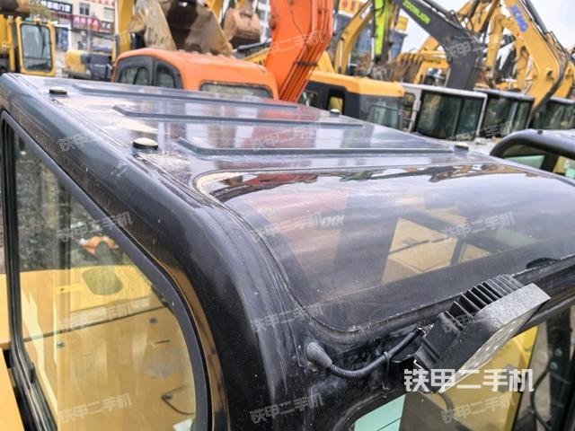 駕駛室頂部(整機外觀) 駕駛室頂部(整機外觀)