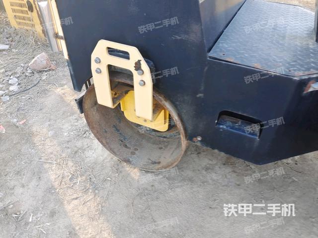 前車架正左側(cè)(壓路機(jī)前后車架) 前車架正左側(cè)(壓路機(jī)前后車架)