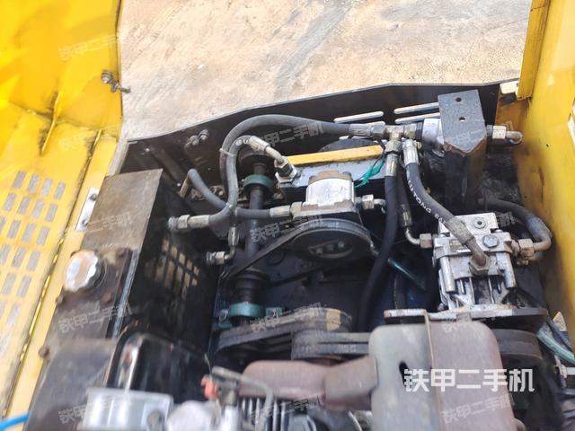 發(fā)動機(jī)上部全景(壓路機(jī)發(fā)動機(jī)艙) 發(fā)動機(jī)上部全景(壓路機(jī)發(fā)動機(jī)艙)