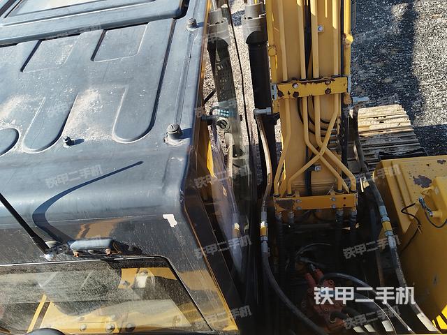駕駛室頂部(整機外觀) 駕駛室頂部(整機外觀)