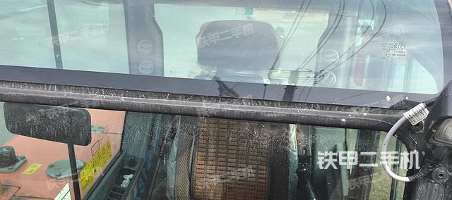 驾驶室顶部（整机外观）