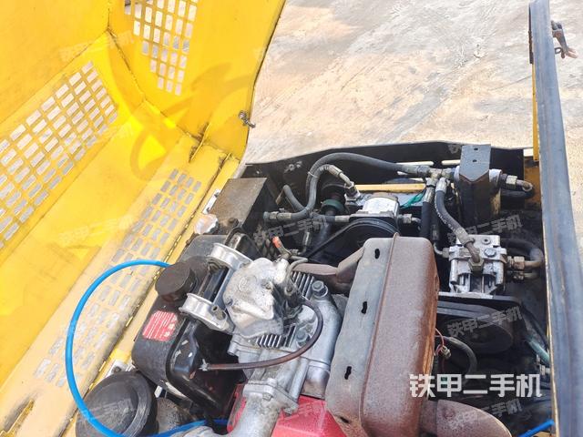 發(fā)動機(jī)左側(cè)全景(壓路機(jī)發(fā)動機(jī)艙) 發(fā)動機(jī)左側(cè)全景(壓路機(jī)發(fā)動機(jī)艙)