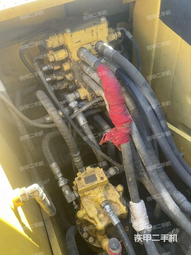 回轉(zhuǎn)馬達(dá)和主控閥（整機(jī)外觀）