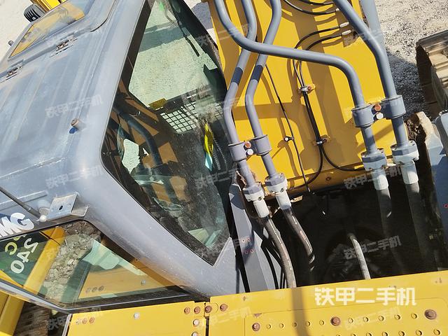 駕駛室頂部(整機外觀) 駕駛室頂部(整機外觀)