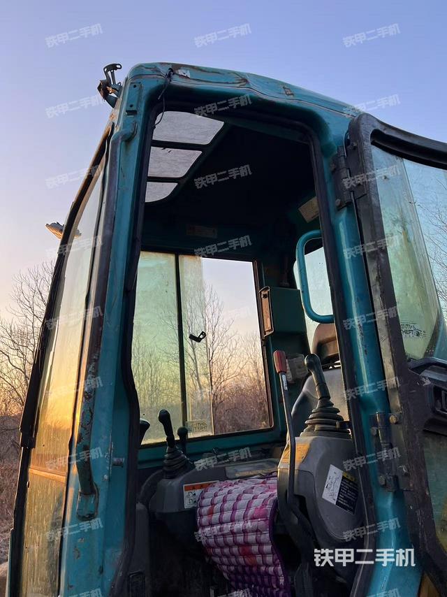 駕駛室整體（整機(jī)外觀）