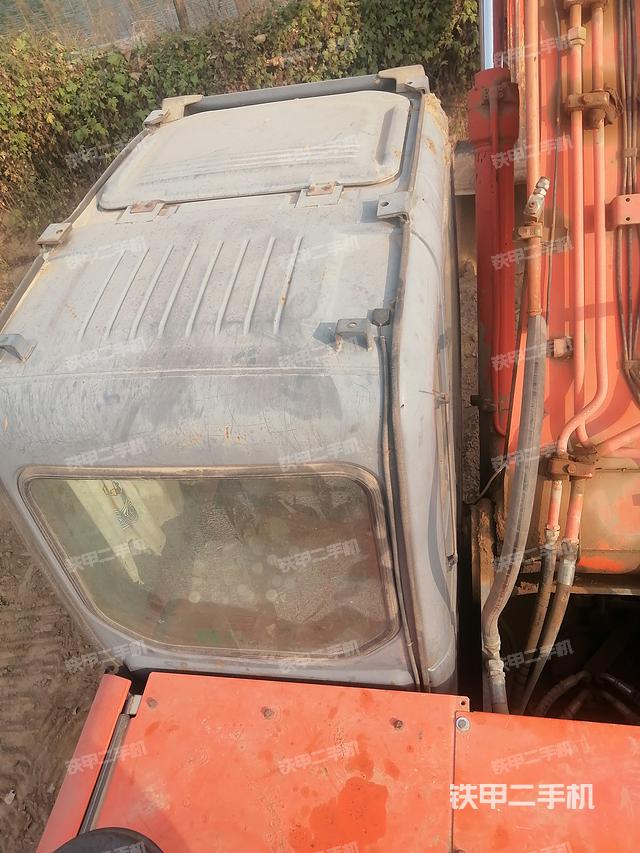 驾驶室顶部（整机外观）