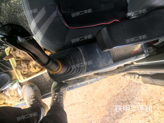 座椅右側控制臺/鑰匙門/油門/含右手柄（駕駛室部分）