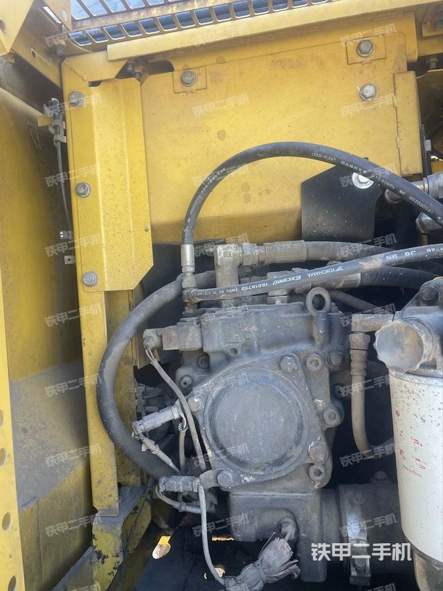 液壓泵艙室正面整體（整機(jī)外觀）