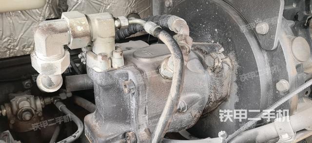 液壓泵艙室正面整體(整機(jī)外觀) 液壓泵艙室正面整體(整機(jī)外觀)