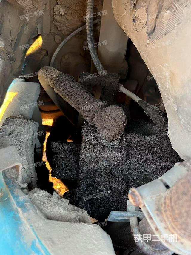 液壓泵艙室正面整體（整機(jī)外觀）