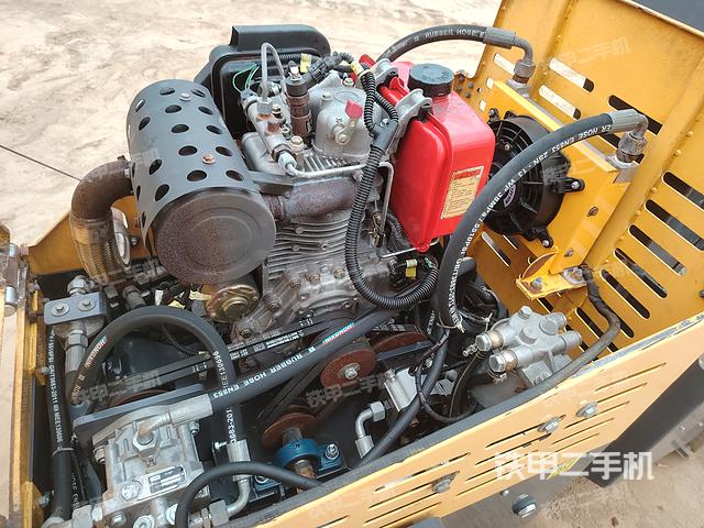 整機(jī)右側(cè)(設(shè)備外觀及核心部件) 整機(jī)右側(cè)(設(shè)備外觀及核心部件)