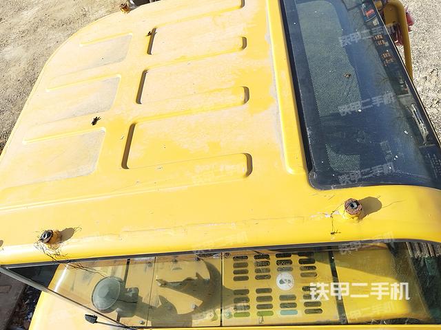 駕駛室頂部(整機(jī)外觀) 駕駛室頂部(整機(jī)外觀)