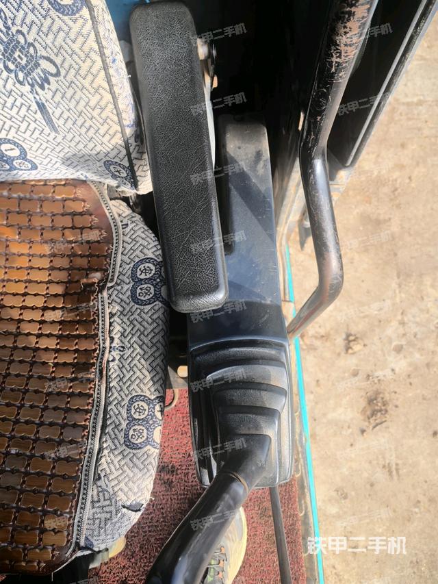 座椅左側(cè)控制臺/音響/含左手柄（駕駛室部分）