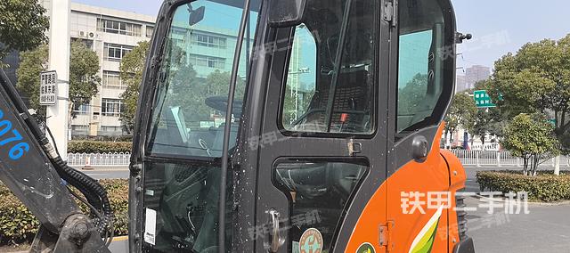 驾驶室整体（整机外观）