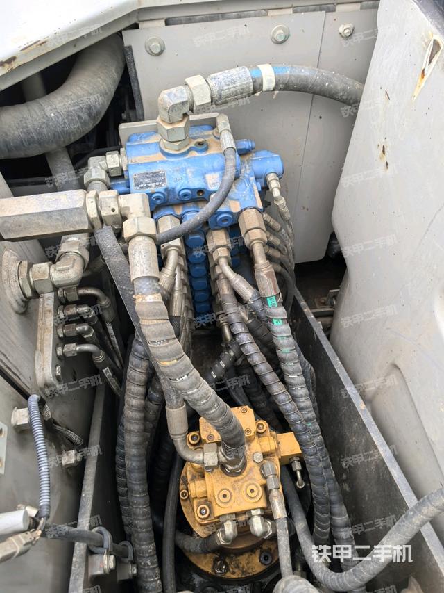 回轉(zhuǎn)馬達(dá)和主控閥（整機(jī)外觀）