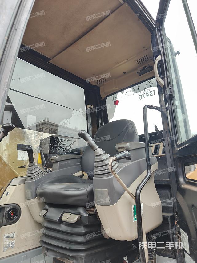 驾驶室整体（整机外观）