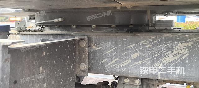 回转马达和主控阀（整机外观）