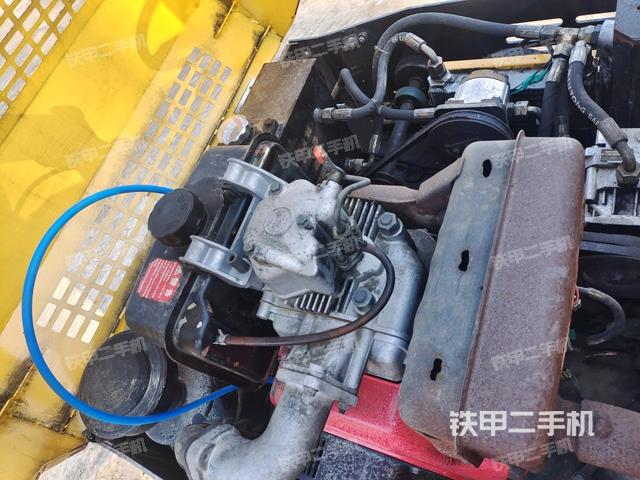 發(fā)動機(jī)艙全景(壓路機(jī)發(fā)動機(jī)艙) 發(fā)動機(jī)艙全景(壓路機(jī)發(fā)動機(jī)艙)