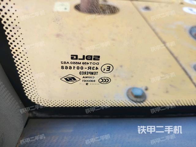座椅右側(cè)控制臺(tái)/鑰匙門(mén)/油門(mén)/含右手柄(駕駛室部分) 座椅右側(cè)控制臺(tái)/鑰匙門(mén)/油門(mén)/含右手柄(駕駛室部分)