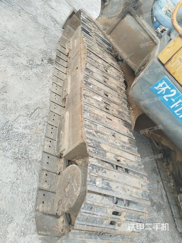 單側(cè)履帶整體(整機(jī)外觀) 單側(cè)履帶整體(整機(jī)外觀)