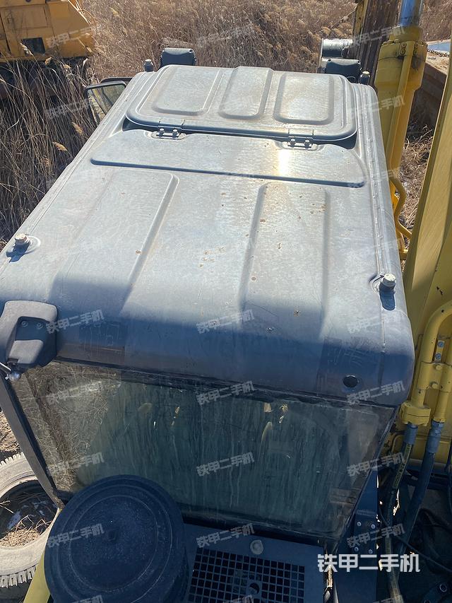 駕駛室頂部（整機外觀）