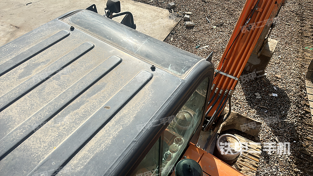 驾驶室顶部（整机外观）