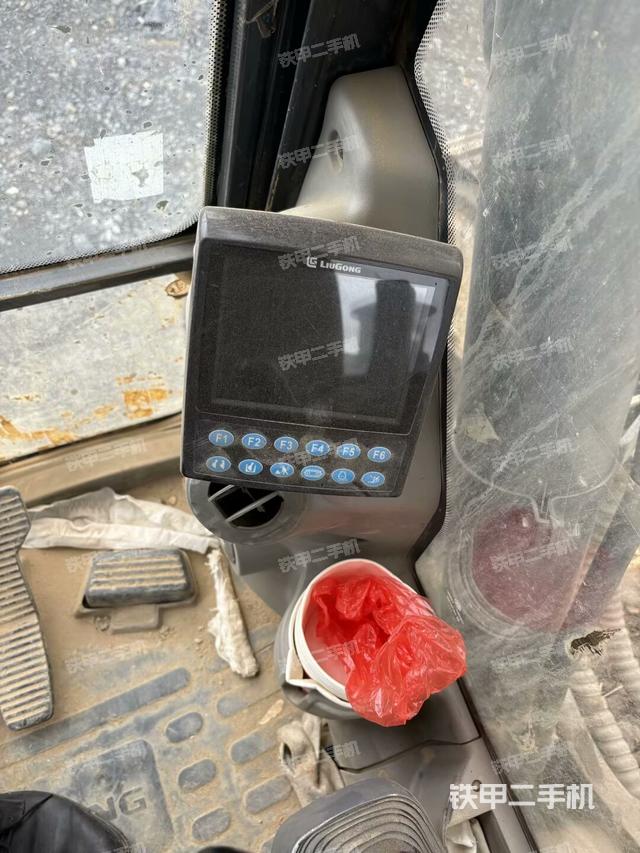 駕駛室正側(cè)(駕駛室部分) 駕駛室正側(cè)(駕駛室部分)